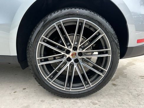 Used 2026 Porsche Macan AWD/4WD image 41