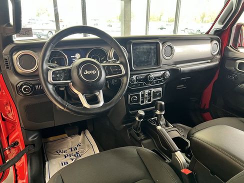 Used 2018 Jeep Wrangler Unlimited Sahara image 15