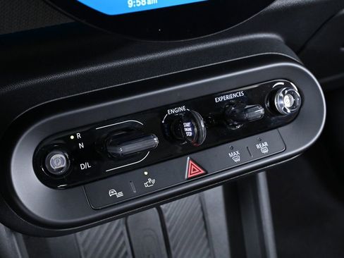 Certified 2025 MINI Cooper 2-Door Hardtop image 18