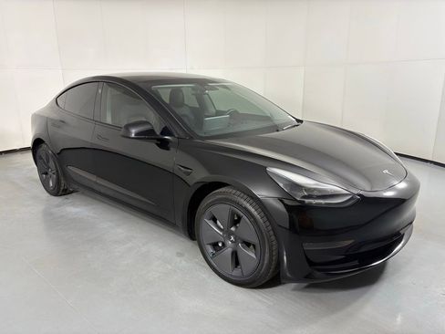 Used 2023 Tesla Model 3 Standard Range RWD image 2
