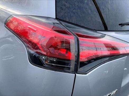 Used 2017 Toyota RAV4 LE image 27