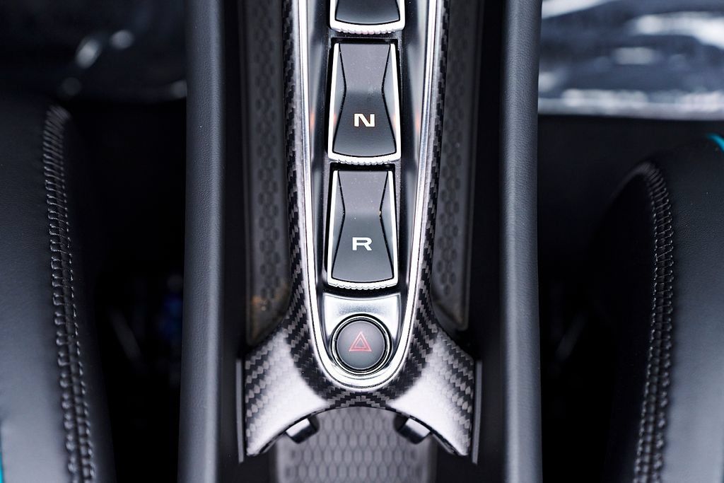Used 2025 McLaren Artura Spider RWD image 37