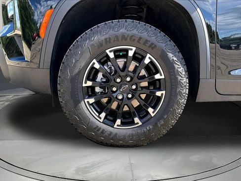 Used 2025 Chevrolet Traverse Z71 w/ Enhanced Driving Package AWD/4WD image 36