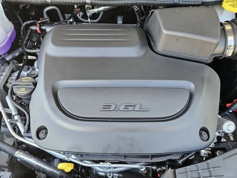 New 2025 Chrysler Pacifica Limited image 33