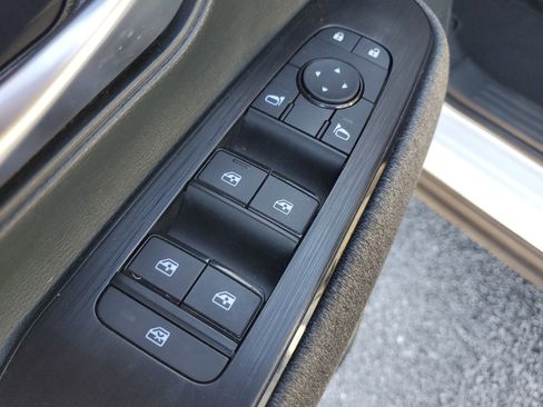 Used 2025 Nissan Kicks SV FWD image 18
