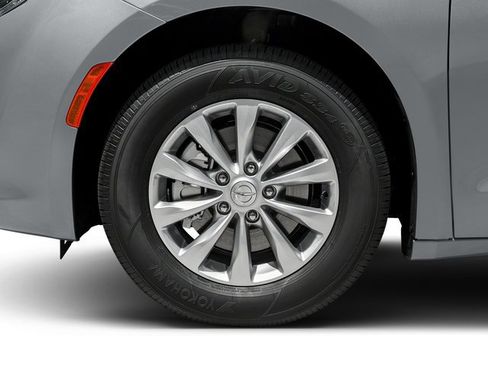 Used 2017 Chrysler Pacifica Touring-L FWD image 14