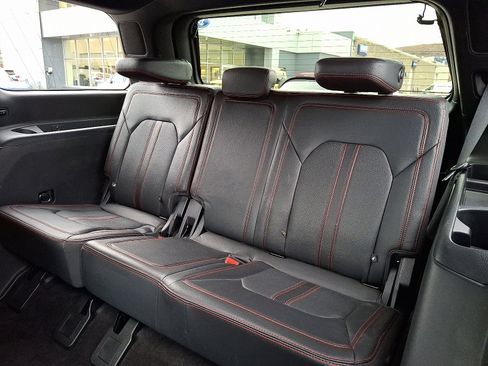 Used 2022 Ford Expedition Limited image 10