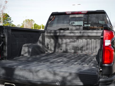 Used 2021 Chevrolet Silverado 1500 High Country image 31