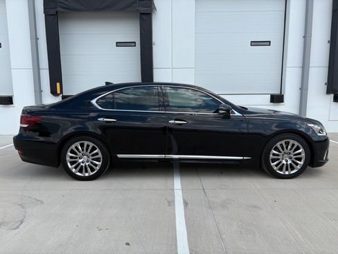 Used 2015 Lexus LS 460 w/ Ultra Luxury Package RWD image 2