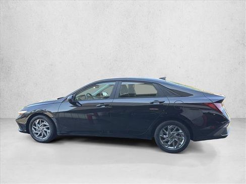 Used 2024 Hyundai Elantra SEL FWD image 8