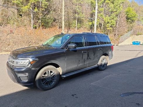 Used 2023 Ford Expedition XLT image 6