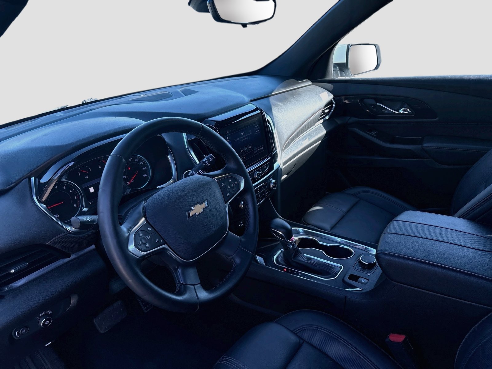 Used 2023 Chevrolet Traverse RS FWD image 9