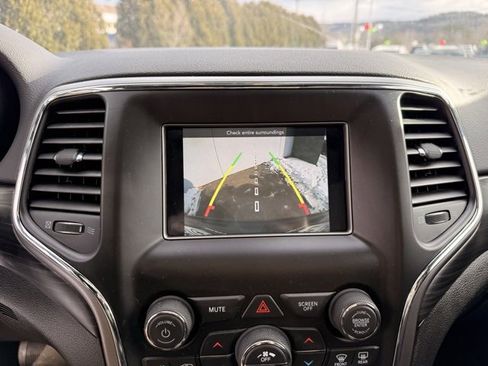 Used 2020 Jeep Grand Cherokee Laredo image 23