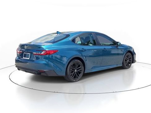 Used 2025 Toyota Camry SE FWD image 4