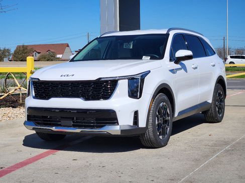 New 2026 Kia Sorento S image 2