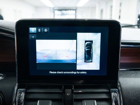 Used 2020 Lincoln Navigator L Reserve w/ Equipment Group 208A Reserve image 13