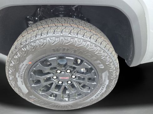 New 2026 GMC Canyon Elevation image 9