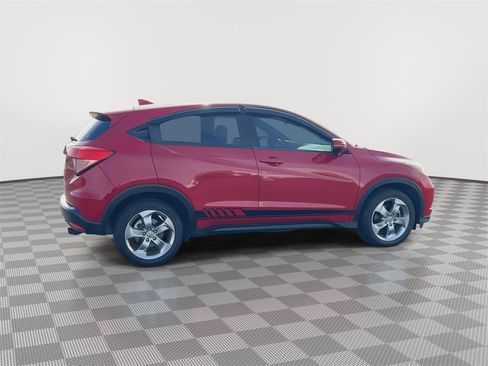 Used 2017 Honda HR-V EX image 9