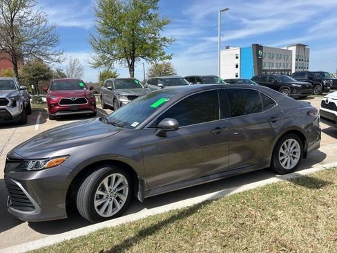 Used 2024 Toyota Camry LE image 4