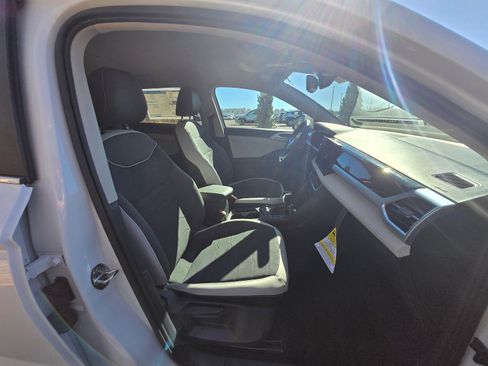 New 2026 Volkswagen Taos SE image 10