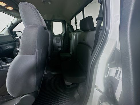 Used 2023 Nissan Frontier SV w/ SV Convenience Package image 28