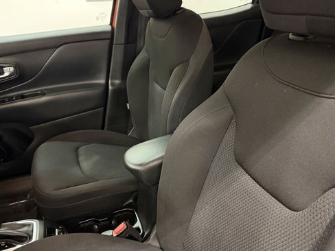 Used 2018 Jeep Renegade Altitude image 11