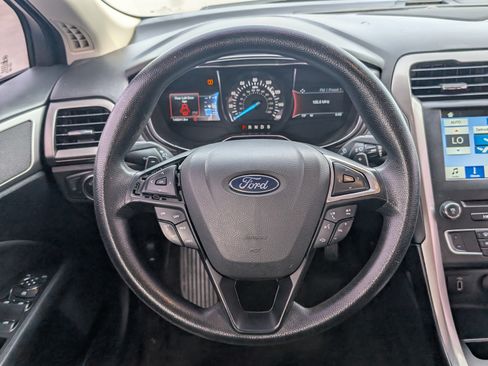 Used 2017 Ford Fusion SE w/ Fusion SE Technology Package FWD image 15