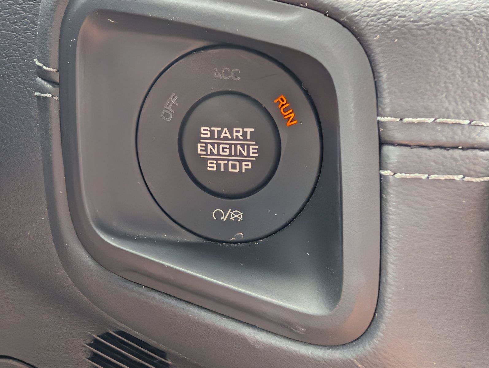 Used 2025 Jeep Wrangler Unlimited Sahara AWD/4WD image 25