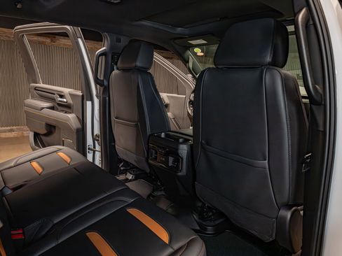 Used 2025 GMC Sierra 2500 AT4 image 28