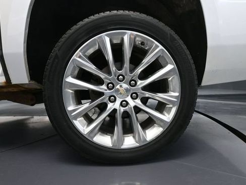 Used 2019 Chevrolet Suburban Premier w/ Premier Plus Edition AWD/4WD image 13