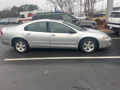 Used 2002 Dodge Intrepid ES image 2