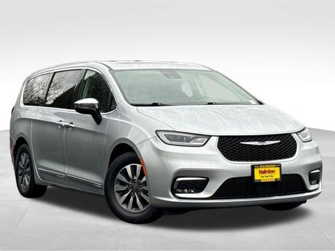 Used 2023 Chrysler Pacifica Limited image 1