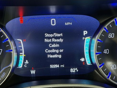 Used 2023 Chrysler Pacifica Touring-L FWD image 13