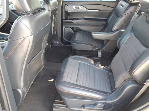 Used 2025 Ford Explorer ST-Line image 8