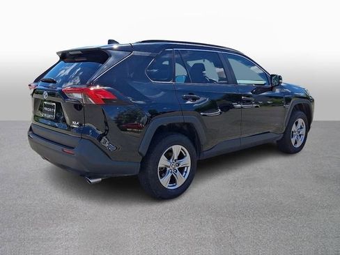 Used 2025 Toyota RAV4 XLE AWD/4WD image 4