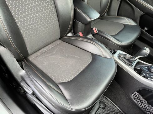 Used 2019 Jeep Compass Latitude w/ Cold Weather Group AWD/4WD image 42