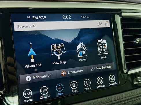 Used 2020 Chrysler Pacifica Limited FWD image 13