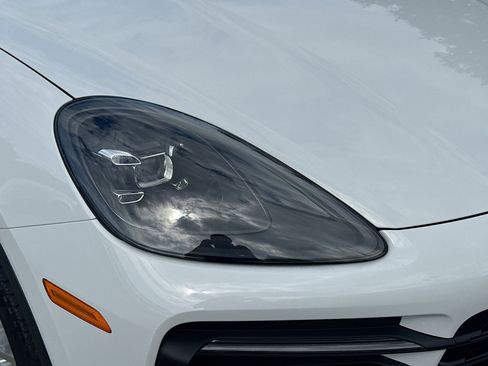 Used 2021 Porsche Cayenne AWD/4WD image 35