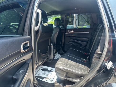 Used 2017 Jeep Grand Cherokee Limited image 12