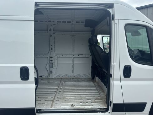 Used 2025 RAM ProMaster 2500 w/ Convenience Group FWD image 31