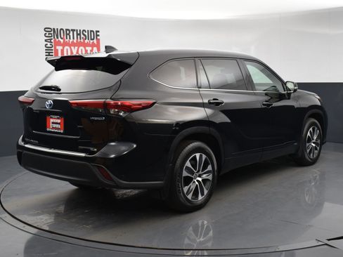 Used 2022 Toyota Highlander XLE image 4