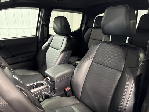Used 2023 Toyota Tacoma TRD Sport w/ TRD Premium Sport Package AWD/4WD image 20