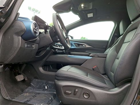 Used 2024 Chevrolet Equinox EV LT FWD image 11