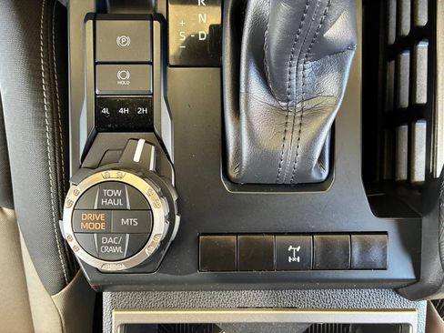 Used 2024 Toyota Tacoma TRD Off-Road image 25