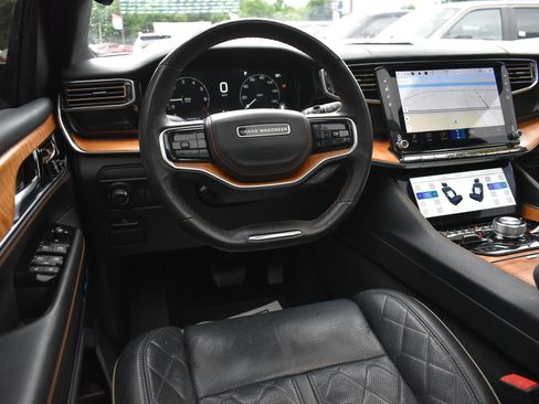 Used 2022 Jeep Grand Wagoneer Series III AWD/4WD image 20