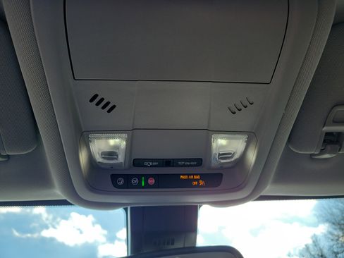 Used 2023 GMC Terrain SLE w/ Driver Convenience Package image 31