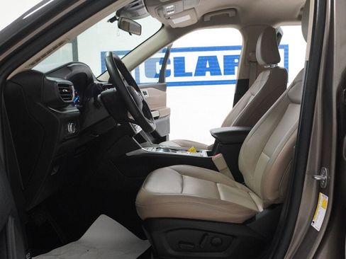 Used 2021 Ford Explorer XLT w/ Equipment Group 202A RWD image 5