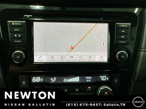 Used 2018 Nissan Rogue SV w/ Premium Package FWD image 7