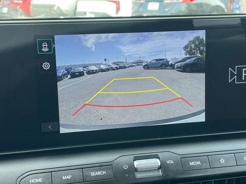 Used 2025 Kia K4 LXS image 27