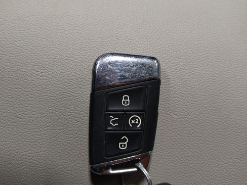 Used 2021 Volkswagen Atlas SEL Premium image 32